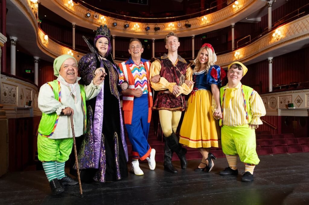 Snow White and the Seven Dwarfs panto, Theatre Royal Bath Somerset