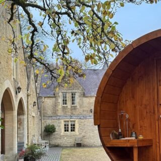 Queens Arms Corton Denham Ridge pub walk 1.9 miles